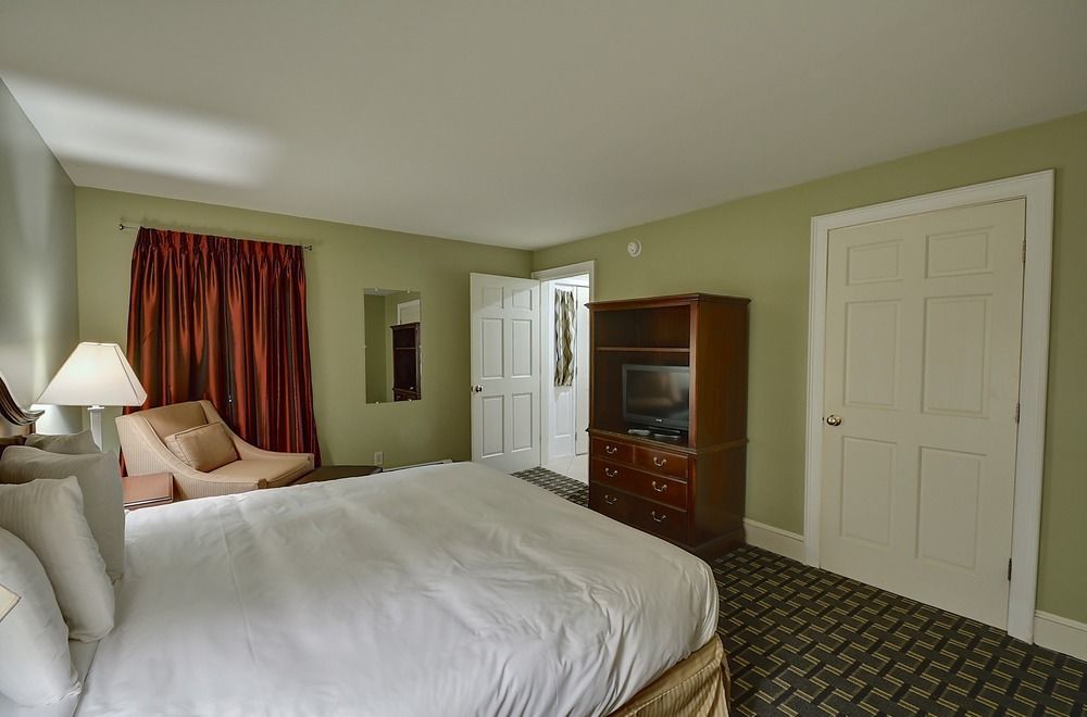 Motel Colonial And Brattleboro