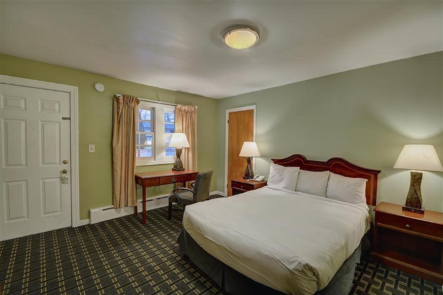 Colonial And 3* Brattleboro